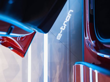 Audi представила эко-пространство с купе-кроссовером e-tron Sportback