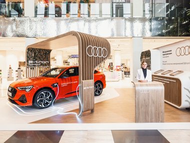 Audi представила эко-пространство с купе-кроссовером e-tron Sportback