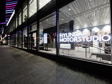 В галерее Hyundai Motorstudio новая выставка — «Мир на проводе»