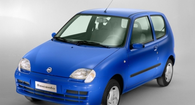 Fiat представил гибридный кроссовер Fiat 600 2024 года