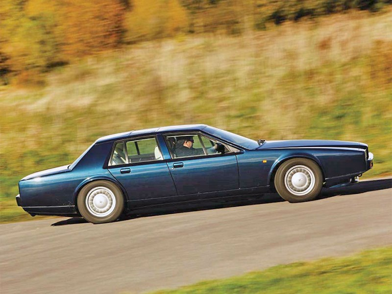 12 октября 1976 года состоялся дебют Aston Martin Lagonda