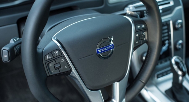 Volvo рассекретил информацию об оснащении минивэна EM90