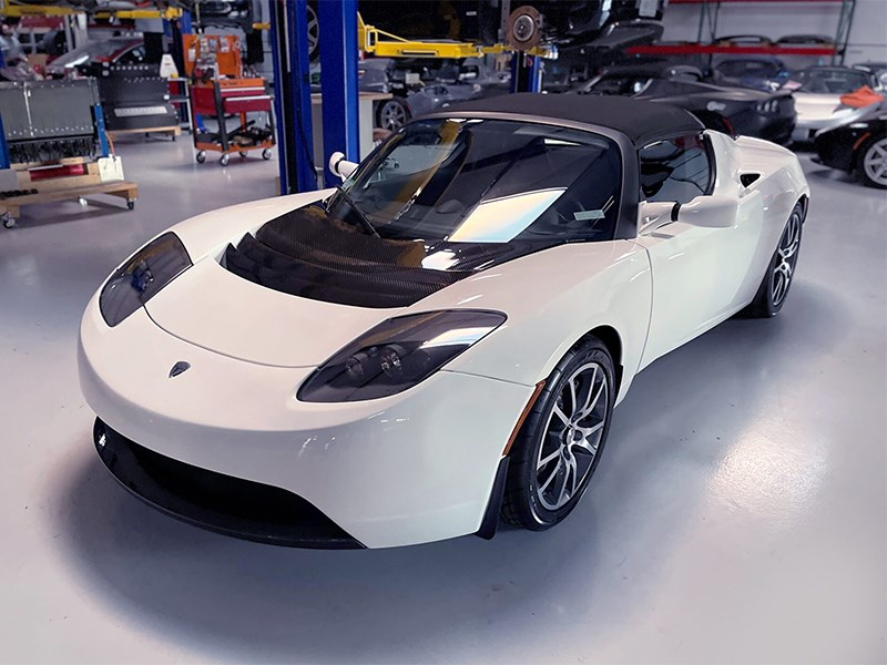 “Новенький” Tesla Roadster выставили на продажу в США