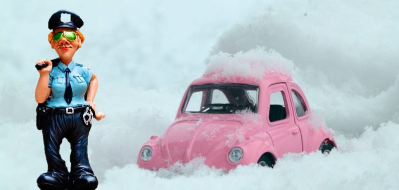 На автомобиле неочищенный снег – есть ли штраф ГИБДД за это и сколько?