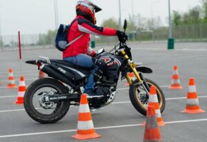Как обучают вождению на мотоцикле в автошколе